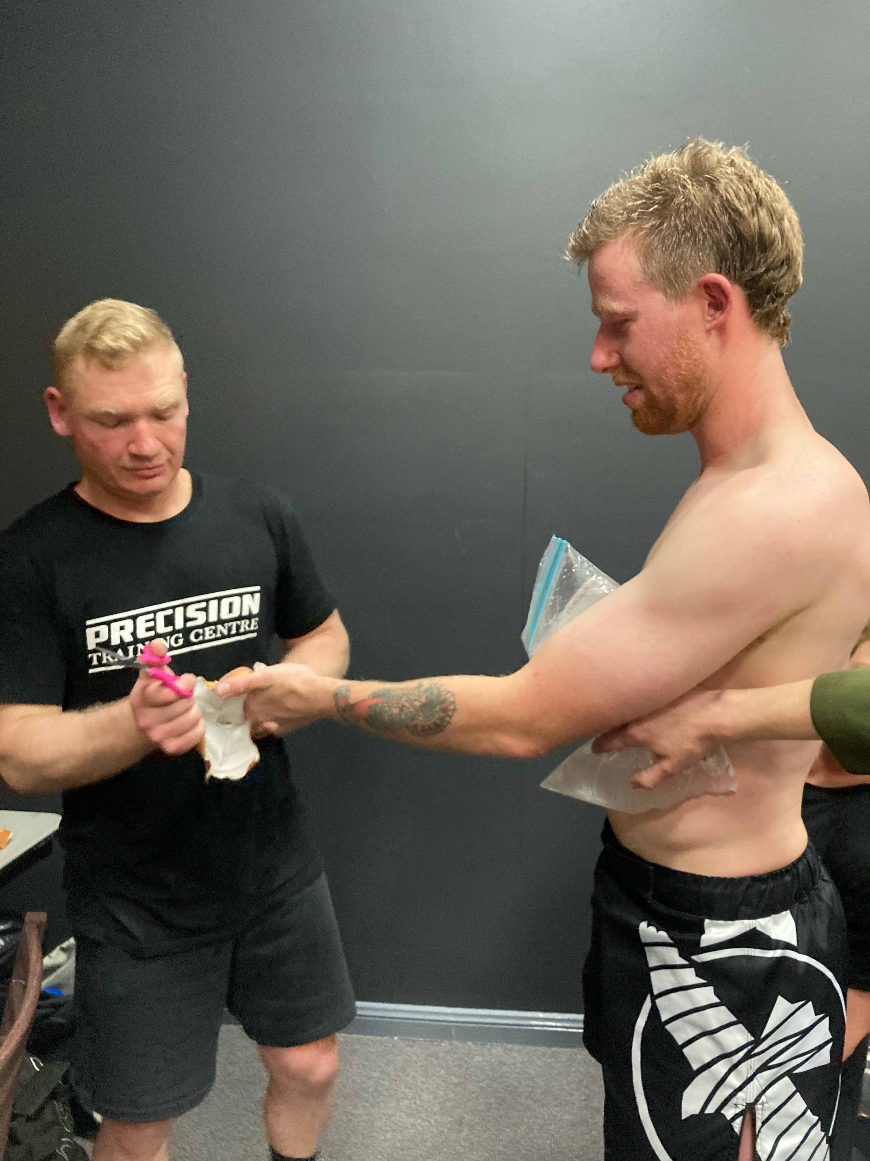 Jindabyne Crossfit Coach helping prepare boxing athlete